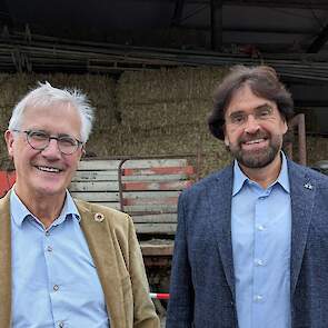 Martien Lankester (links) een van de initiatiefnemers met de directeur (rechts) van Avalon dat de verkenning schreef, laat weten dat uit enquêtes blijkt dat ‘niet consequent beleid’ als een van de grootste obstakels wordt ervaren door mensen die hun nek u