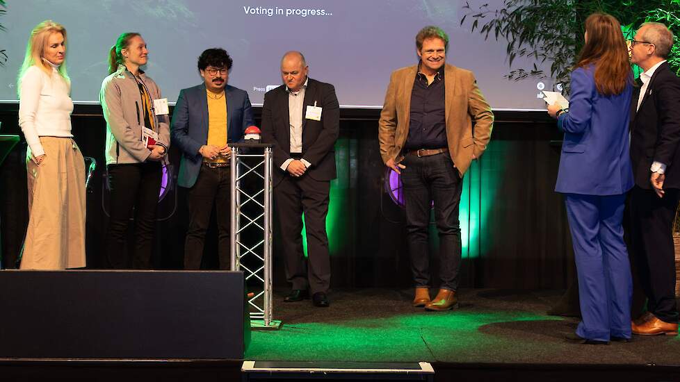 Marlijn Simons (PLUS retail), Ilse Geijzendorffer (directeur Louis Bolk Instituut), Roy Meijer (voorzitter NAJK), Marc Oudenhoven (gedeputeerde Noord Brabant), Roy Meijer (voorzitter NAJK)